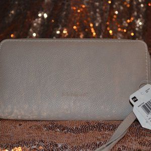NWT Mundi Safe Keeper Wallet Cream Color Wristlet